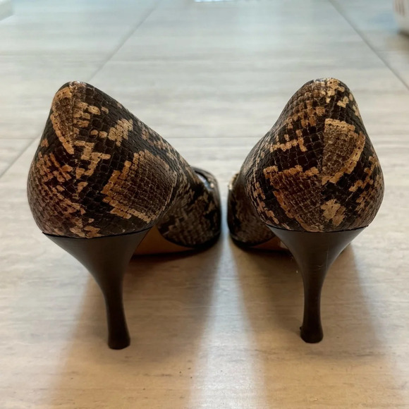 Tahari Snake Skin Print Pumps Sz 10 - Picture 5 of 5